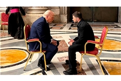 Der ukrainische Präsident Wolodymyr Selenskyj und US-Staatsoberhaupt Donald Trump haben sich am Rande der Beisetzung von Papst Franziskus unterhalten.