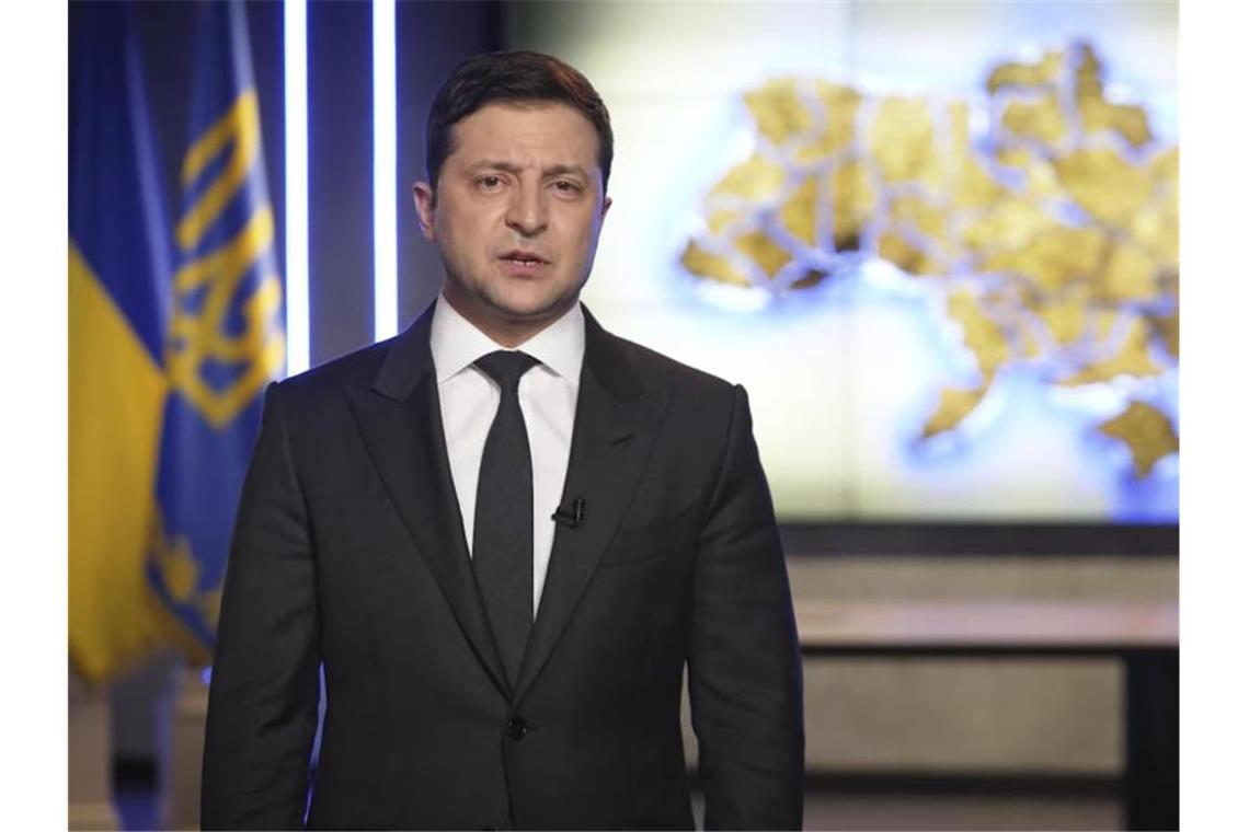 Der ukrainische Präsident Wolodymyr Selenskyj wendet sich in mehreren Videobotschaften an die Nation. Foto: Uncredited/Ukrainian Presidential Press Office via AP/dpa