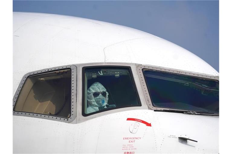 Der Umsatzverlust der Fluggesellschaften wegen des neuartigen Coronavirus wird viel drastischer ausfallen, als noch vor zwei Wochen gedacht. Davon geht der Branchenverband IATA inzwischen aus. Foto: Cheng Min/XinHua/dpa