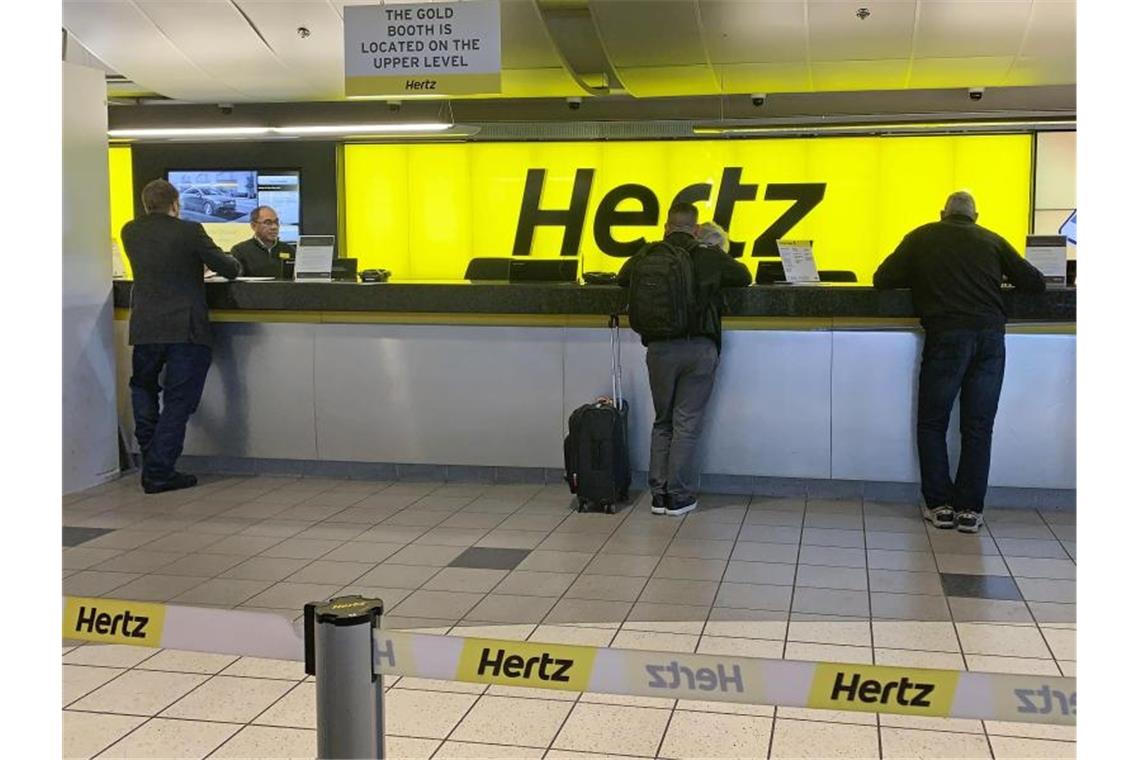 Der US-Autovermieter Hertz steckt mit einer Großbestellung bei Tesla Milliarden in den Ausbau seiner Elektro-Autoflotte. Foto: -/kyodo/dpa