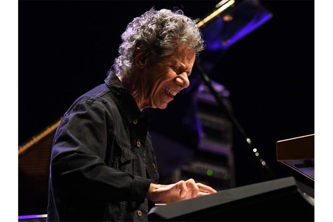 Jazz-Pionier Chick Corea stirbt mit 79 Der US-Jazzpianist Chick Corea ist mit 79 Jahren an einer Krebs-Erkrankung gestorben. Foto: Luna Afredo/telam/dpa