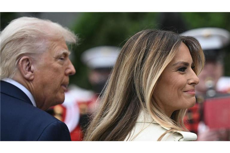 Der US-Präsident und seine Ehefrau Melania wollen zum Begräbnis nach Rom reisen.