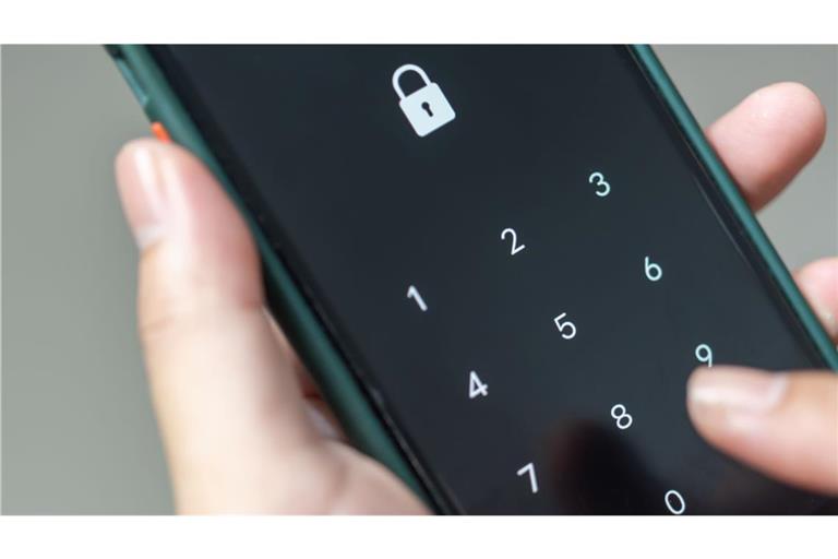 Der Vater des Opfers entsperrte das Handy (Symbolfoto).