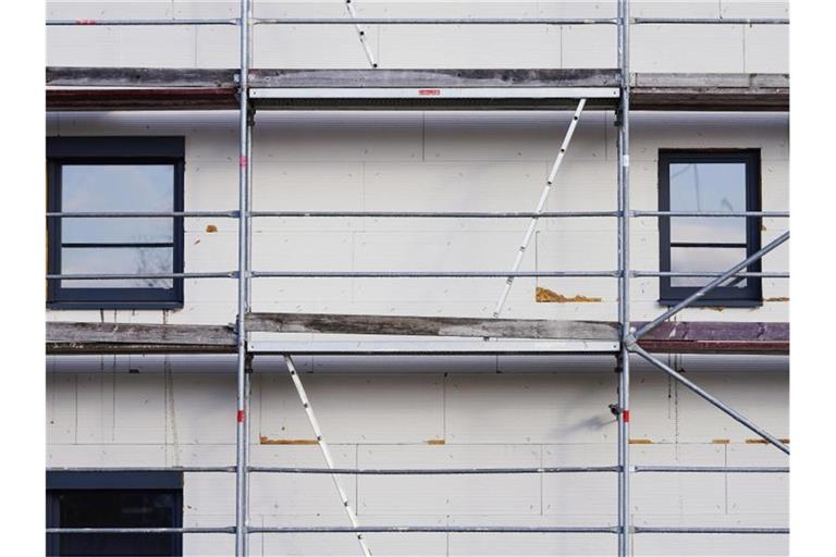 Der Verband Norddeutscher Wohnungsunternehmen sieht durch das Hin und Her bei der Wohnungsbauförderung den Bau von mehr als 2000 bezahlbaren Wohnungen bedroht. Foto: Uwe Anspach/dpa