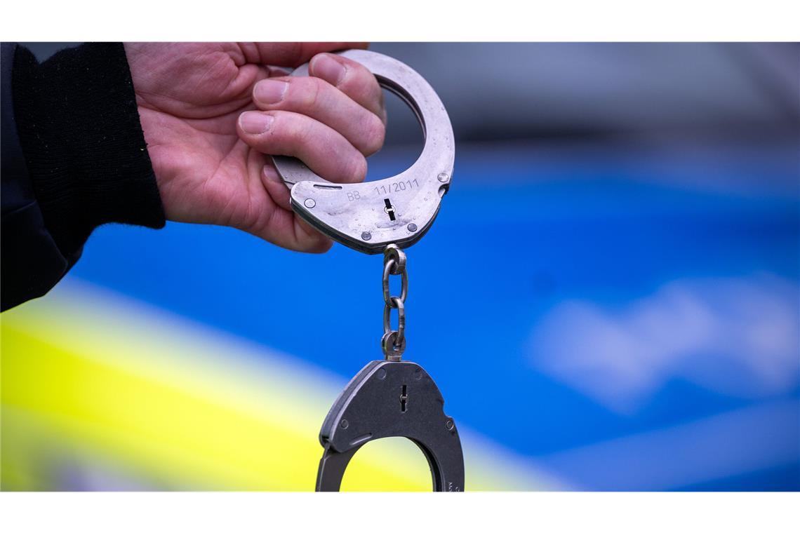 Der Verdächtige sitzt in Untersuchungshaft (Symbolbild).