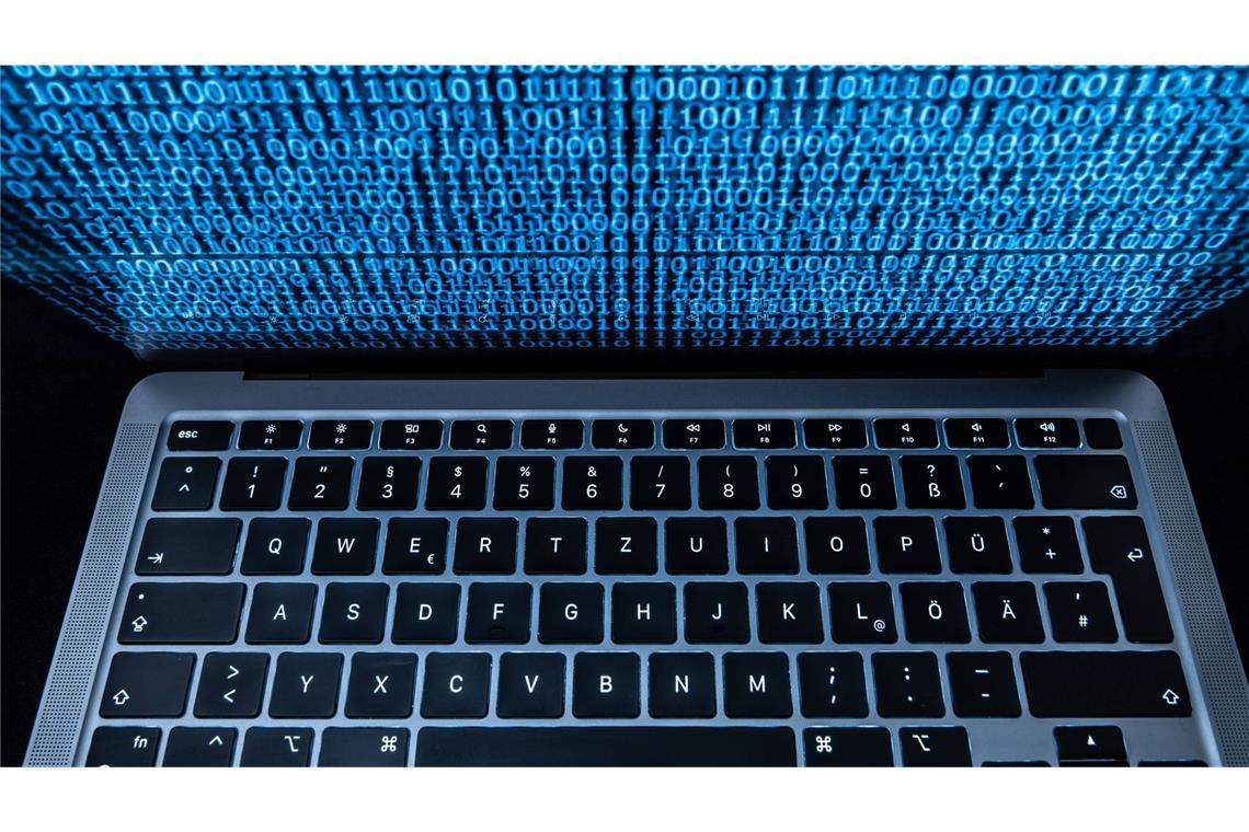 Der Verdächtige soll in mindestens elf Fällen online Kontakt zu potenziellen Opfern gesucht haben. (Symbolbild)