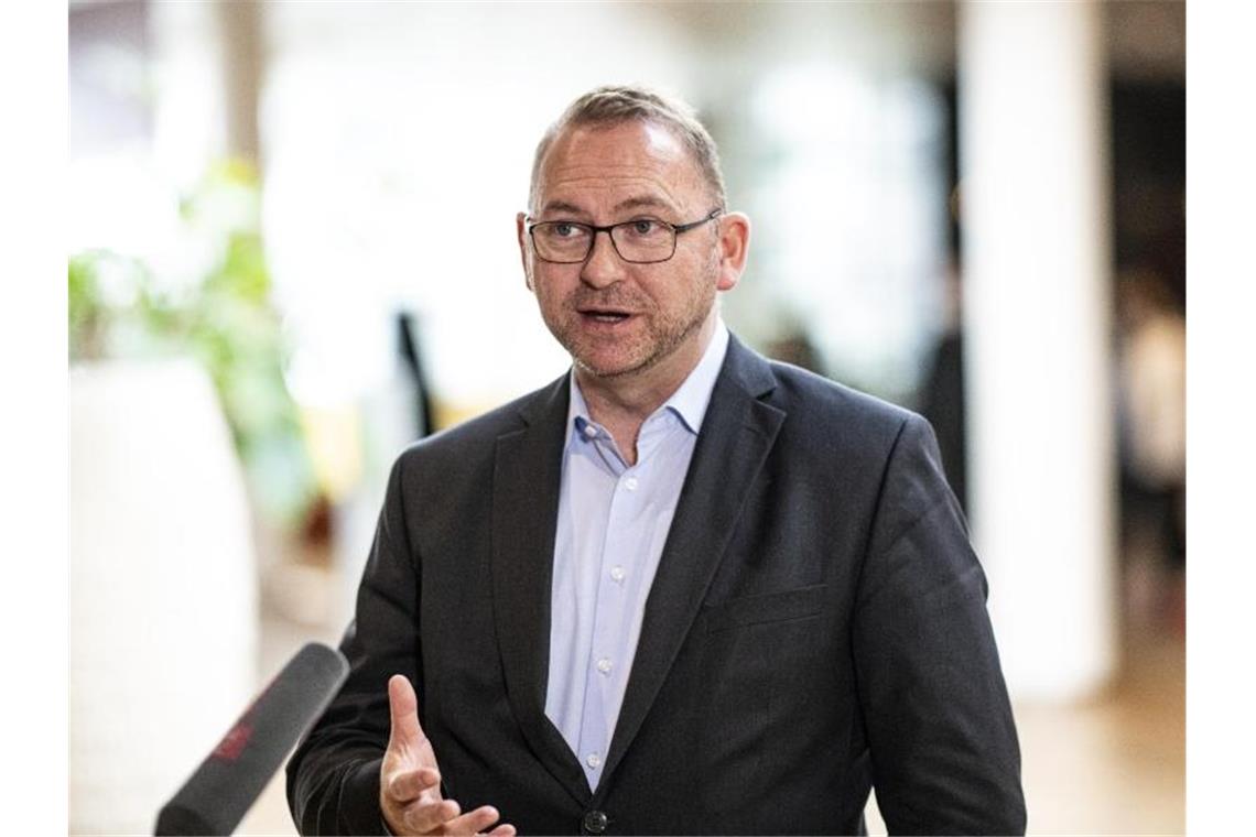 Verdi: Keine pauschalen Rabatte für Sportwagenfahrer Der Verdi-Chef Frank Werneke verlangt angesichts der gestiegenen Energiepreise unbürokratische Hilfen für Bürgerinnen und Bürger. Foto: Fabian Sommer/dpa