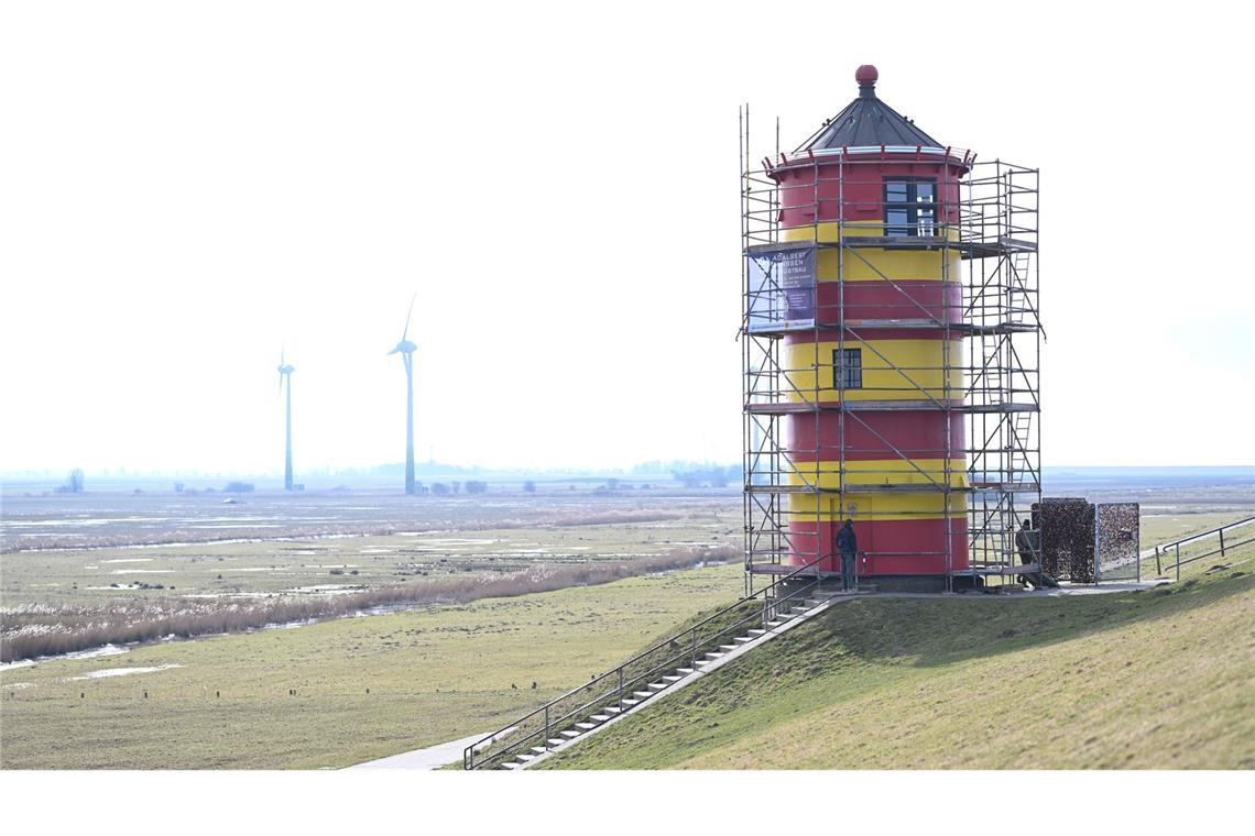 Der vergleichsweise kleine Leuchtturm ist schon seit Jahren nicht mehr im Dienst - dafür aber ein beliebtes Fotomotiv in Ostfriesland.