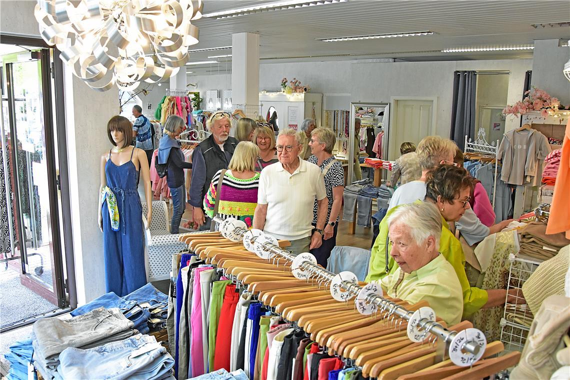 Der verkaufsoffene Sonntag wird, wie hier im Modegeschäft Nr. 1 am Markt, sehr g...