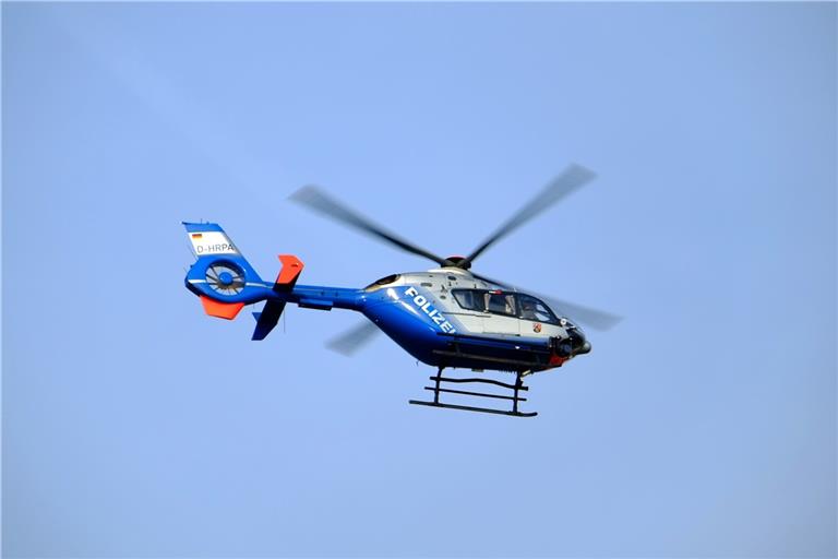 Der Vermisste wurde mit einem Polizeihubschrauber gesucht. Symbolbild: Pixabay