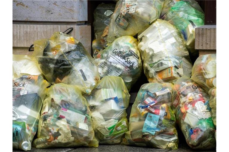 Der Verpackungsmüll privater Verbraucher wird in größerem Umfang verwertet. Foto: Robert Michael/dpa-Zentralbild/dpa