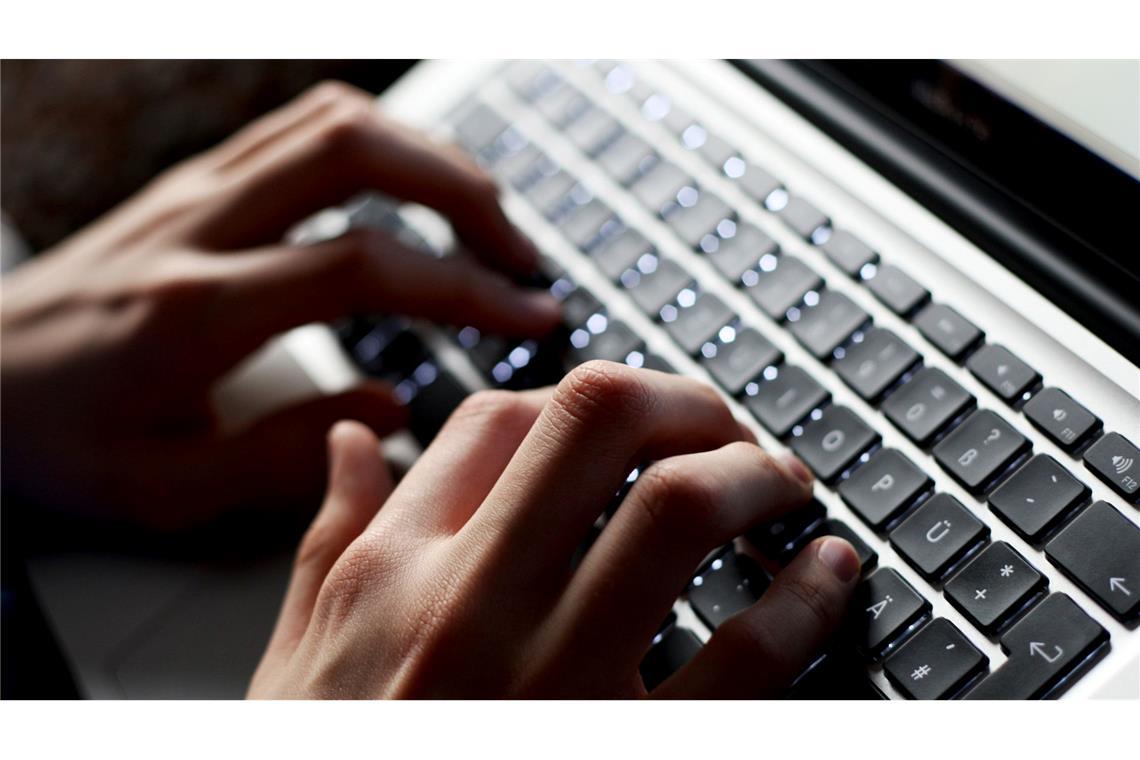 Der verstärkte Einsatz von KI könnte laut der Studie das Bruttoinlandsprodukt jährlich um 0,8 Prozentpunkte wachsen lassen.