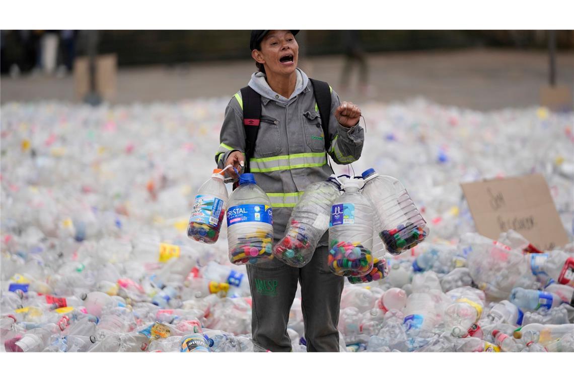Der Vertrag soll auch das Recyceln von Plastikprodukten stärken. (Archivbild)