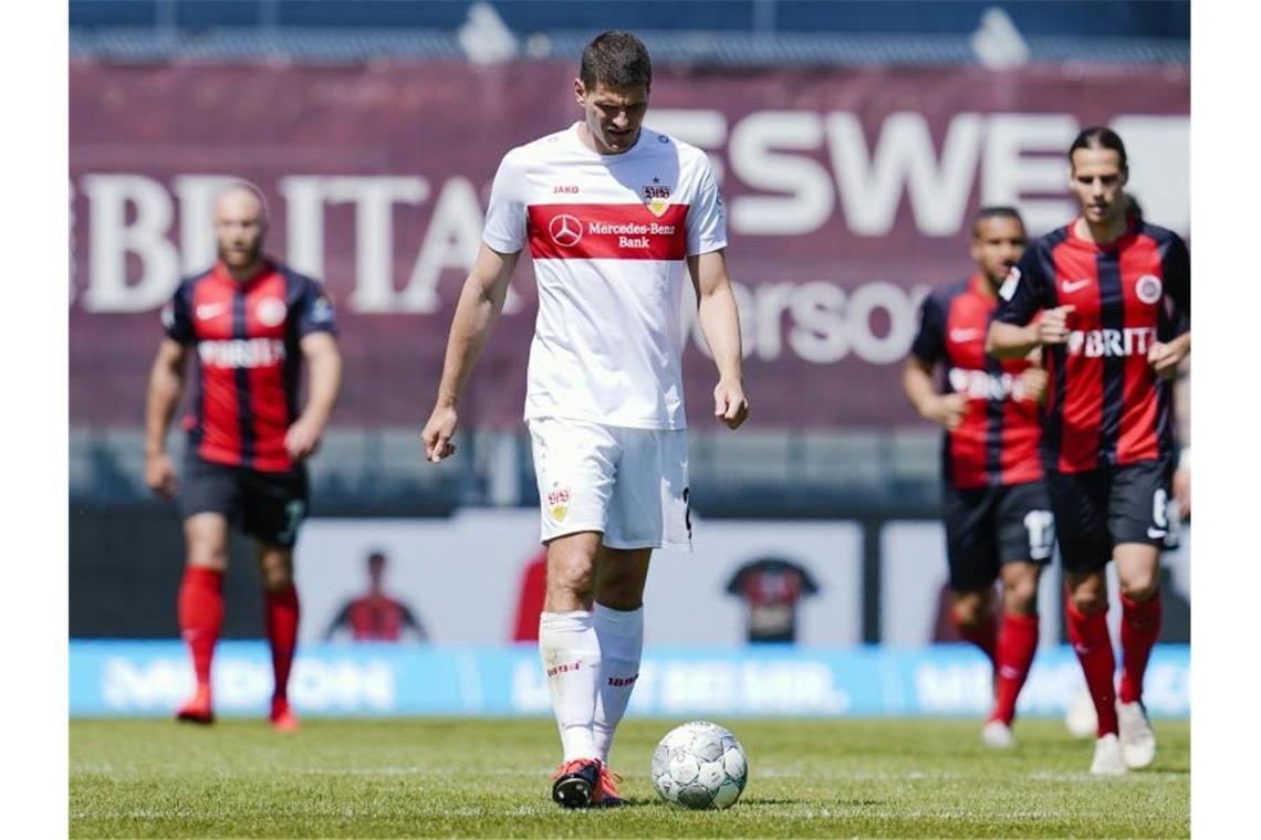 Medien: Gomez verlässt VfB Stuttgart am Saisonende Der Vertrag von Mario Gomez beim VfB Stuttgart läuft aus. Foto: Uwe Anspach/dpa-Pool/dpa