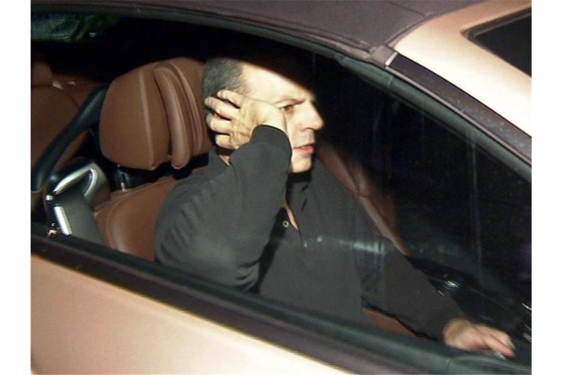 Drach-Prozess: Überfall könnte versuchter Mord gewesen sein Der verurteilte Reemtsma-Entführer Thomas Drach beim Verlassen des Gefängnisses 2013. Foto: TV News Kontor/dpa