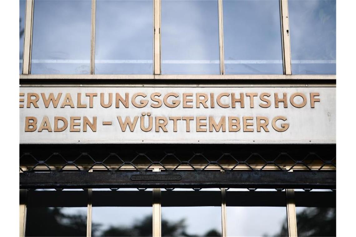 Streit um Schülerbeförderung: Eltern beißen auf Granit Der Verwaltungsgerichtshof in Mannheim. Foto: Uwe Anspach/Archivbild