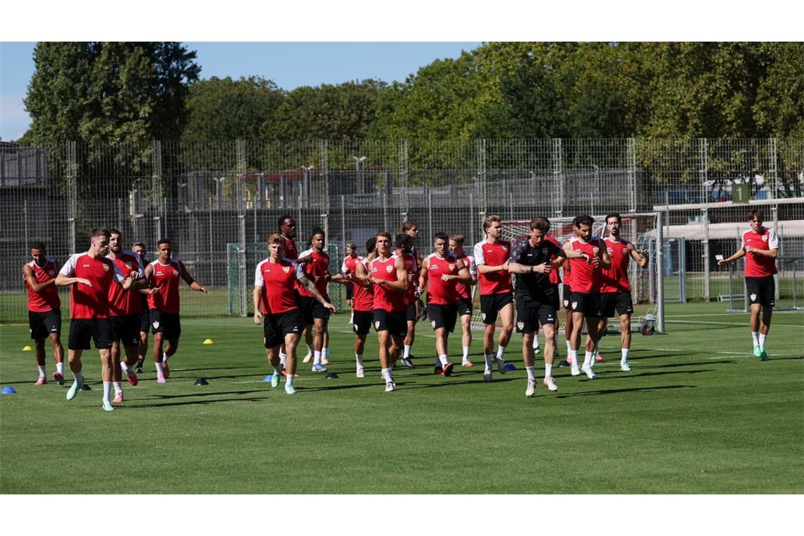 Der VfB ist mit einer öffentlichen Trainingseinheit in die Woche gestartet.