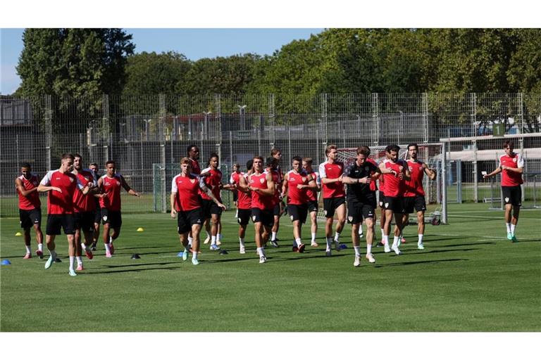 Der VfB ist mit einer öffentlichen Trainingseinheit in die Woche gestartet.