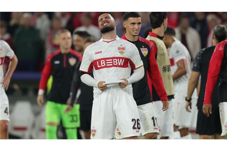 Der VfB-Kapitän Deniz Undav ärgert sich noch nach dem Abpfiff über eine vergebene Torchance.