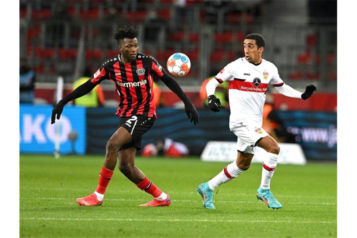 Fußball-Bundesliga: Fünf Spiele, fünf Köpfe Der VfB setzt auf Tiago Tomas (r). Foto: David Inderlied/dpa