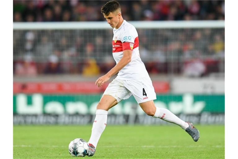 Der VfB-Spieler Marc Oliver Kempf in Aktion. Foto: Tom Weller/dpa/Archivbild