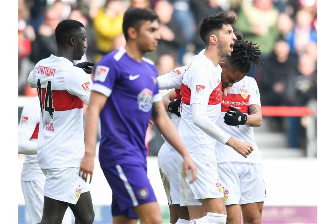 Der VfB Stuttgart feierte gegen Aue einen Heimsieg. Foto: Tom Weller/dpa