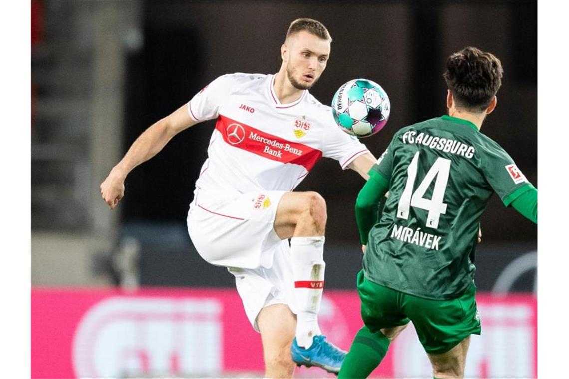 Der VfB Stuttgart muss weiter auf Sasa Kalajdzic (l) verzichten. Foto: Tom Weller/dpa