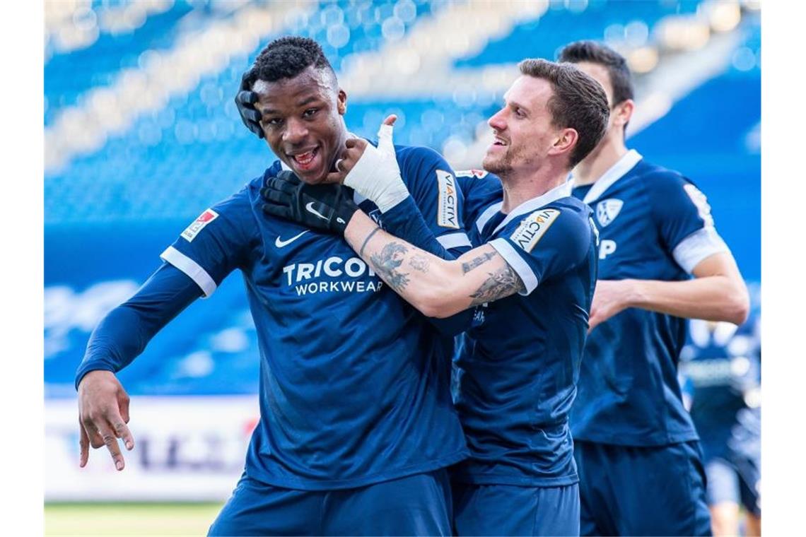 Spannendes Aufstiegsrennen: Bochum schließt zum HSV auf Der VfL Bochum festigte mit seinem Sieg über Braunschweig seinen Aufstiegsplatz. Foto: Guido Kirchner/dpa