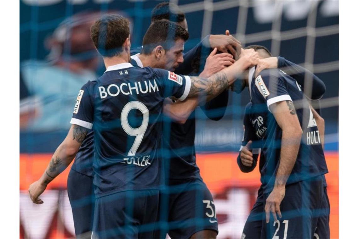 Der VfL Bochum hat sich mit dem Sieg gegen die Würzburger Kickers vorerst an die Tabellenspitze geschossen. Foto: Bernd Thissen/dpa