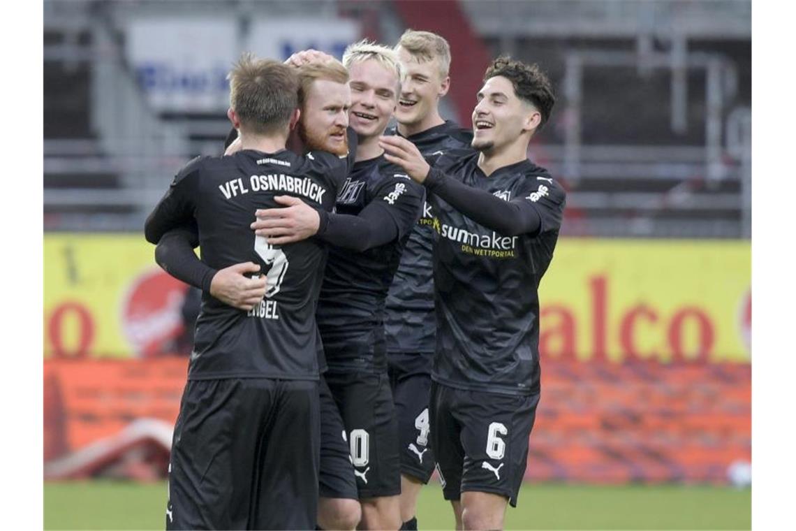 HSV erobert Tabellenführung - Kiel patzt gegen Osnabrück Der VfL Osnabrück hat die Siegesserie von Holstein Kiel beendet. Foto: Axel Heimken/dpa