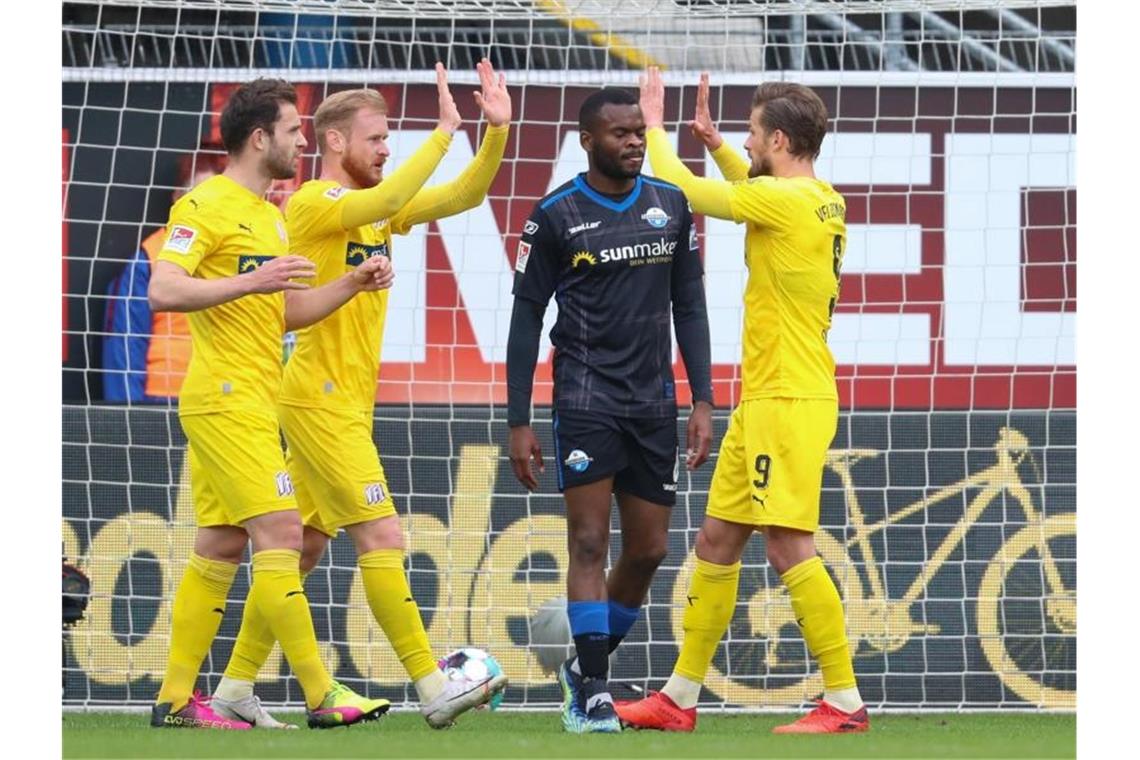 Der VfL Osnabrück konnte sich letztlich nur über einen Punkt in Paderborn freuen. Foto: Friso Gentsch/dpa