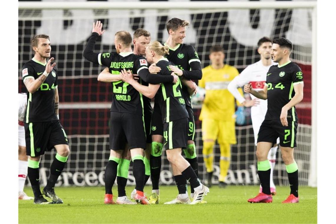 Der VfL Wolfsburg feierte einen souveränen Auswärtssieg beim VfB Stuttgart. Foto: Tom Weller/dpa