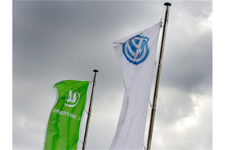 Der VfL Wolfsburg gehört mehrheitlich dem VW-Konzern. Foto: picture alliance / Peter Steffen/dpa/Archiv