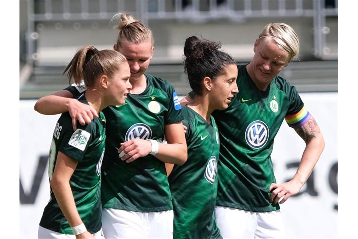 Der VfL Wolfsburg ist der Titelverteidiger in der Frauen-Bundesliga. Foto: Peter Steffen/dpa