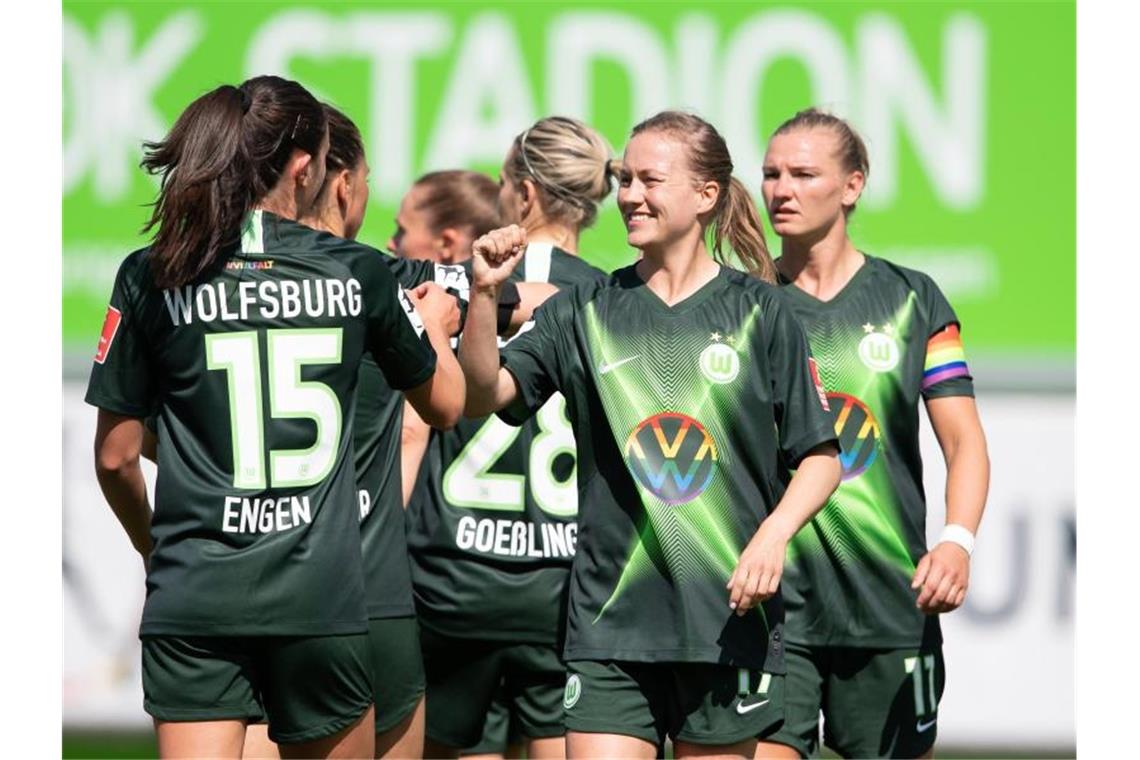 Der VfL Wolfsburg setzte sich in der Frauen-Fußball-Bundesliga gegen den 1. FC Köln durch. Foto: Swen Pförtner/dpa