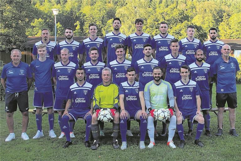 Der VfR Murrhardt hat sich einen Platz im vorderen Mittelfeld als Saisonziel gesetzt. Hinten von links: Daniel Zivaljevic, Evangelos Tsakiridis, David Heeb, Okan Tüysüz, Luca Weller, Fabian Hirschmann, Dennis Briegel und Erkut Polat. Mitte: Trainer Markus Reule, Marc Ellinger, Marcel Klink, Patrick Voag, Niclas Müller, Louis Piscopo, Laurat Berisha, Antonio Randisi und Betreuer Rainer Gössl. Vorne: Sebastiano Di Benedetto, Torwarttrainer Michael Röhm, Marco Geuder, Egzon Krasniqi und Sebastian Schmölzer.