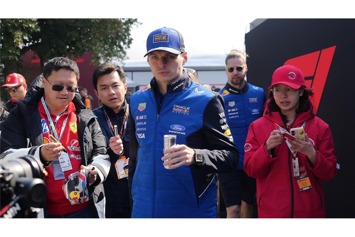 Der viermalige Max Verstappen kommt im Red Bull noch nicht in Fahrt.