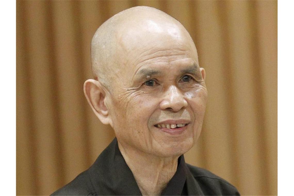 Millionen trauern um Zen-Meister Thich Nhat Hanh Der vietnamesische zen-buddhistische Mönch Thich Nhat Hanh ist gestorben. (Archivbild). Foto: Narong Sangnak/EPA/dpa
