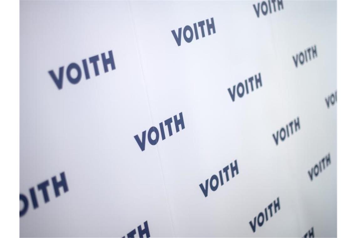 Der Voith-Schriftzug steht auf einer Wand. Foto: Sebastian Gollnow/dpa/Archivbild