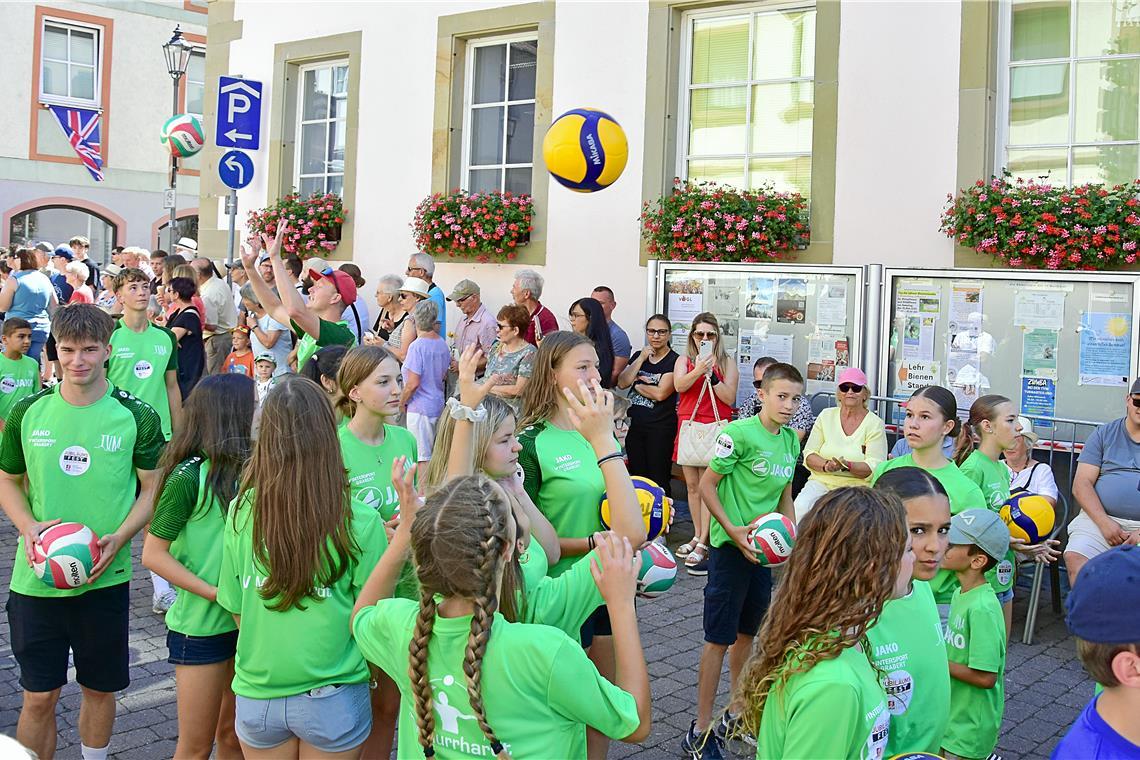 Der Volleyballverein. Feier zu 60 Jahre Städtepartnerschaft Murrhardt und Châtea...
