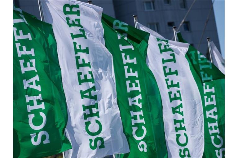 Der von der Krise im Automobilgeschäft getroffene Zulieferer Schaeffler meldet schwache Gewinnzahlen. Foto: Daniel Karmann/dpa