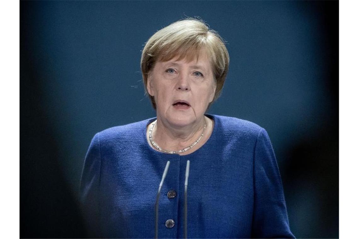Merkel stimmt Bürger auf harte Monate ein „Der vor uns liegende Winter wird uns allen noch viel abverlangen“, sagte Merkel in ihrem am Samstag veröffentlichten Video-Podcast. Foto: Michael Kappeler/dpa-pool/dpa