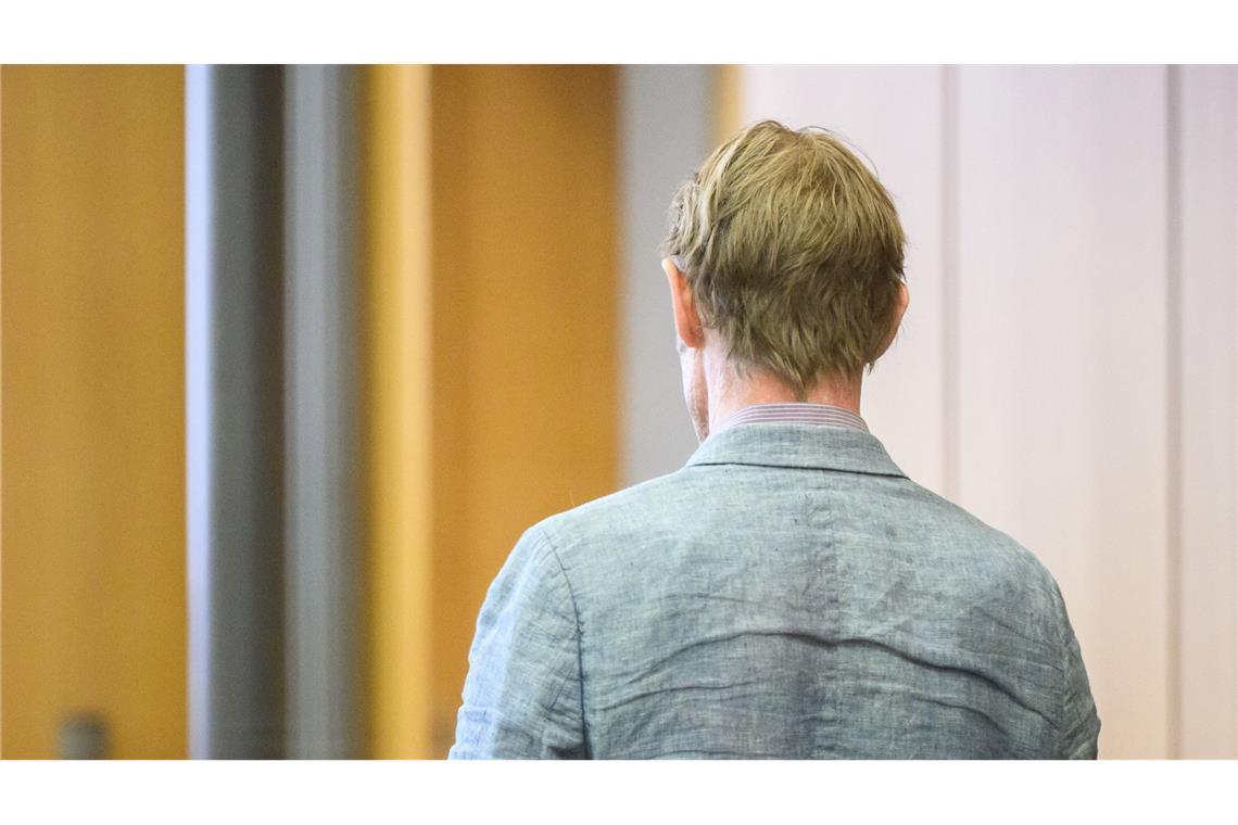 Der vorbestrafte Vergewaltiger Christian B. bei einem Gerichtstermin.