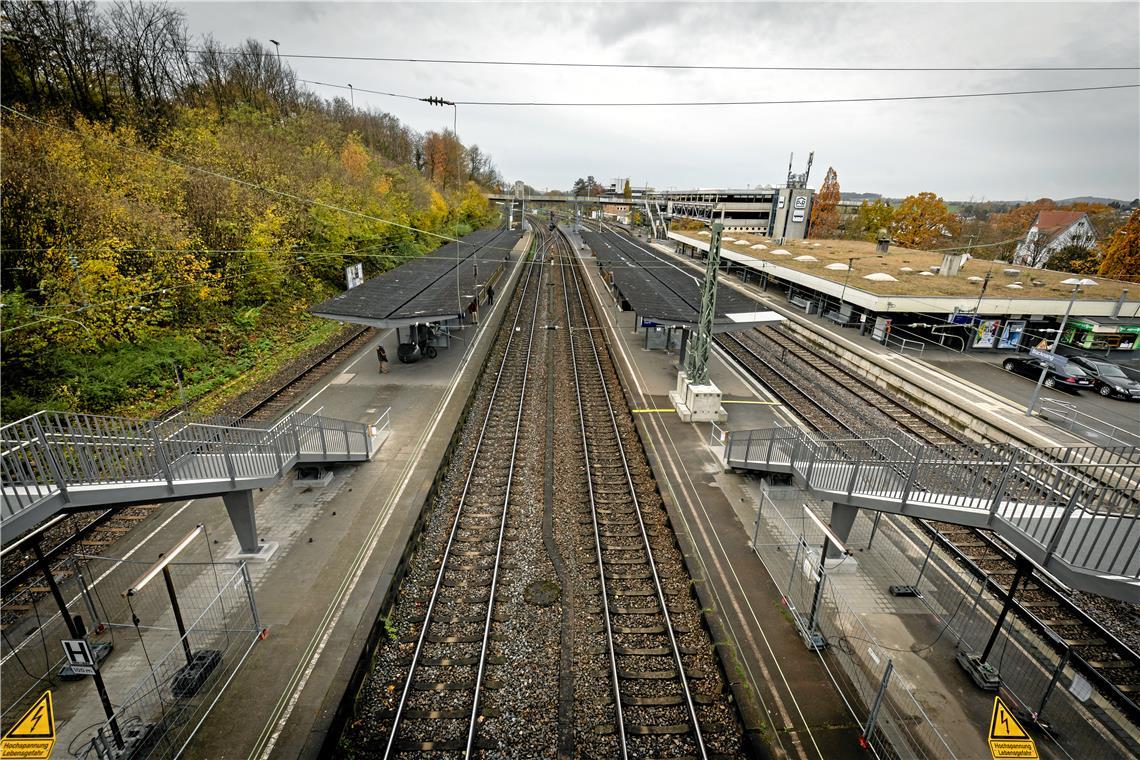 Vom Zug überrollt – und doch unverletzt geblieben Der Vorfall ereignete sich an Gleis vier des Backnanger Bahnhofs. Archivfoto: Alexander Becher