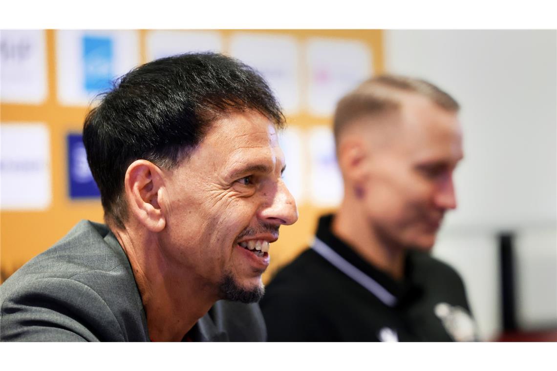 Der Vorsitzende Alexander Reil (li.) und Coach Mikko Riipinen schwimmen bisher auf einer Wellenlänge.