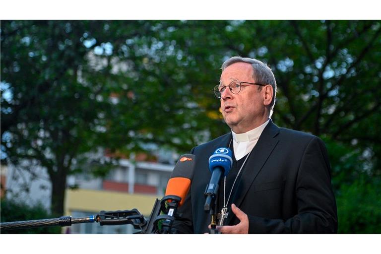 Der Vorsitzende der Deutschen Bischofskonferenz, Georg Bätzing, sieht keinen Widerspruch zwischen dem Reformweg der deutschen Katholiken und jüngsten Äußerungen des Papstes (Archivbild).