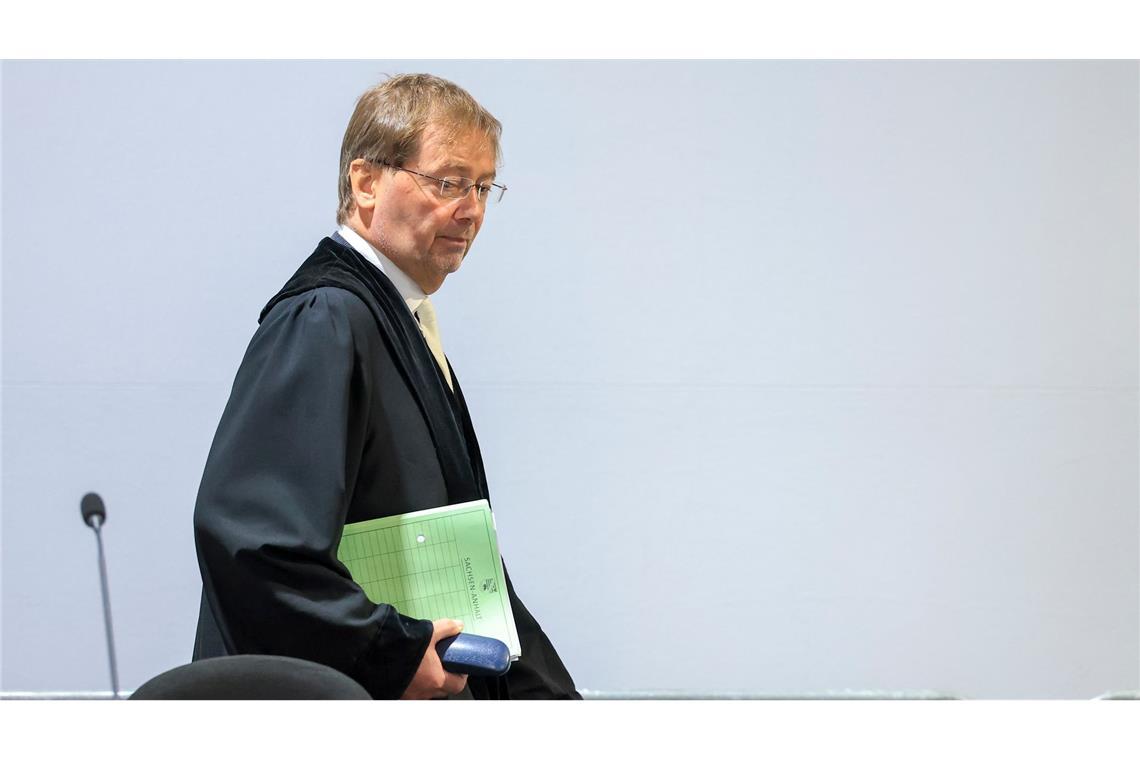 Der Vorsitzende Richter Dirk Sternberg betont, dass die Rechte aller Prozessbeteiligten gewahrt werden müssen. (Archivbild)