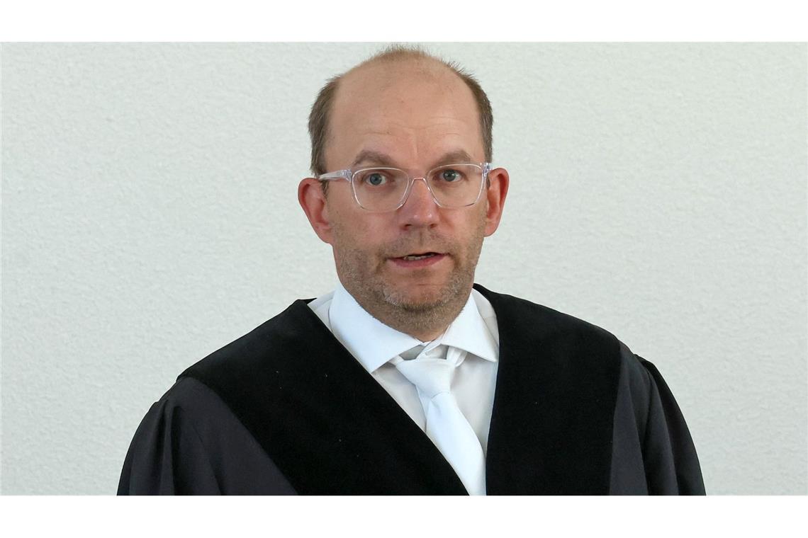 Der Vorsitzende Richter Holger Schütt warnte die Zuschauer vor Beginn des Prozesses vor schwer zu ertragenen Fotos, die gezeigt würden.