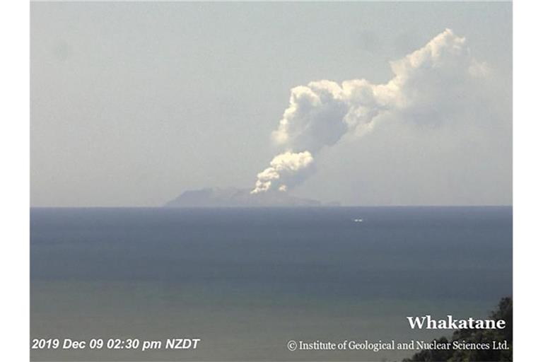 Der Vulkan brach nach Angaben der Behörden gegen 14.11 Uhr Ortszeit aus. Foto: Uncredited/GNS Science/AP/dpa