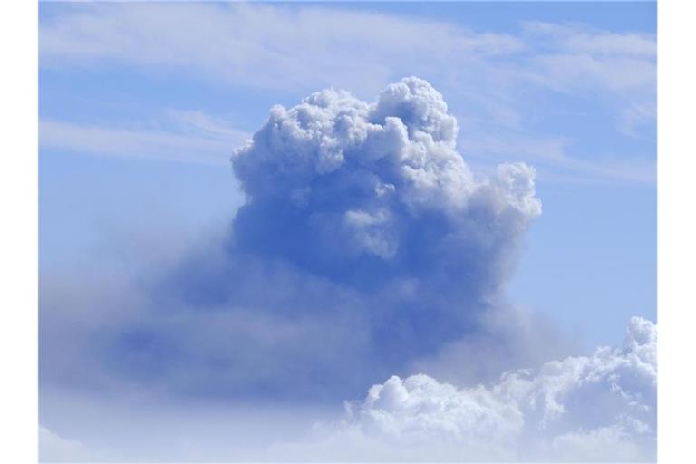 Der Vulkan von La Palma raucht und faucht weiter. Foto: Europa Press/EUROPA PRESS/dpa